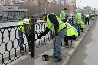 «Работы ведутся круглосуточно»: власти района рассказали, как на Уралмаше и Эльмаше проходит месячник чистоты