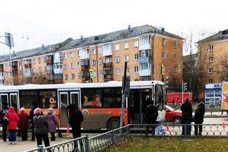 На Уралмаше автобус насмерть сбил человека