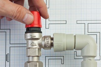 "Не будет брать – отключим газ": за какие грехи жильцов реально могут лишить коммунальных благ