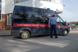 В Екатеринбурге троих мужчин обвиняют в надругательстве над маленькими мальчиками в Орджоникидзевском районе