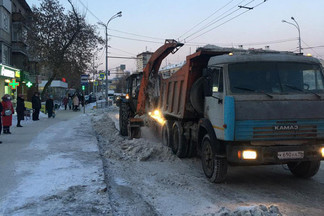 Служба благоустройства продолжает уборку снега с улиц района