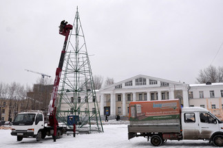 В Орджоникидзевском районе ведется строительство ледовых городков