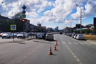 В Екатеринбурге на оживленном перекрестке иномарка сбила 82-летнего пенсионера