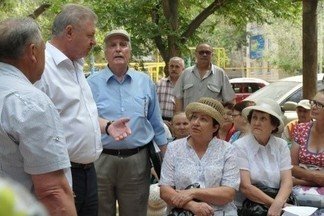 Две управляющие компании развязали войну на Уралмаше. В зоне поражения — больше 400 домов