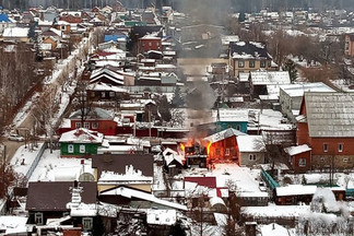 Ожоги 90% тела: в пожаре в частном секторе Уралмаша погиб мужчина