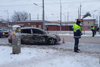 В ДТП на Уралмаше из-за пьяного водителя Opel Astra пострадали женщина с ребёнком