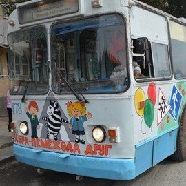 Красочный троллейбус Орджоникидзевского района