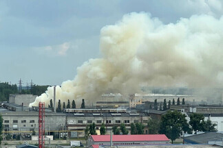Над Эльмашем поднялся огромный столб дыма. Вспыхнул крупный завод