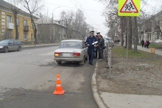 На Эльмаше семилетний ребенок попал под машину, перебегая дорогу