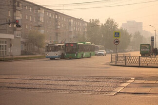 Троллейбусу выстрелом разбили стекло на Уралмаше