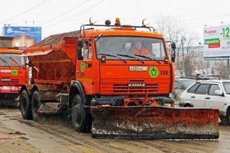 После выпадения осадков в Орджоникидзевском районе вывезли первые 20 тонн снега