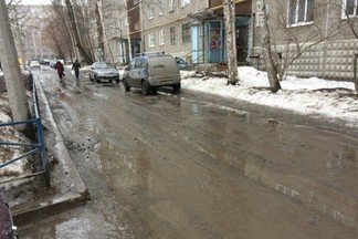 Главный квартальный Уралмаша и Эльмаша: "На дороги надо сыпать щебень, а не реагенты"