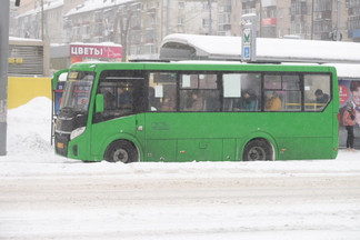 В Екатеринбурге автобусы, которые перевозят пассажиров с Уралмаша на ЖБИ, не вышли на маршрут