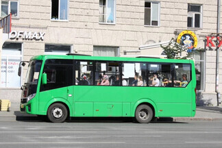 Жители Уралмаша пожаловались на автобус-призрак. Иногда на линии нет ни одной машины