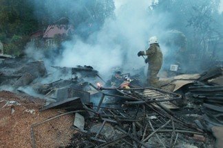 При пожаре в коллективном саду погибла пара екатеринбуржцев