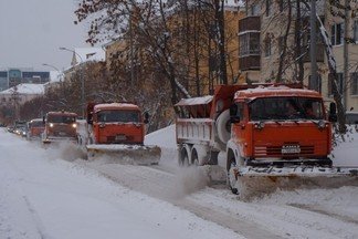 Коммунальные службы Орджоникидзевского района вышли на борьбу со снежным циклоном