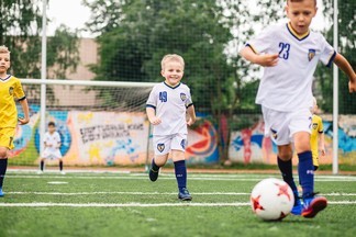 Купон на бесплатное занятие в футбольную школу для детей ЮНИОР