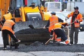 Глава Уралмаша и Эльмаша отчитался, сколько тротуаров отремонтировали по просьбам жителей