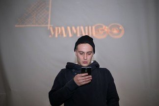 На премьере документального спектакля "Уралмаш GO" вместо покемонов "ловили" рэперов, бандитов и инженеров