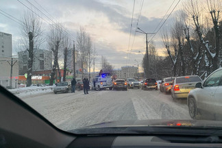 На Уралмаше полицейский УАЗ вылетел на встречку и собрал четыре автомобиля