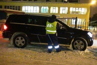 На Уралмаше инспекторы ДПС проверяли наличие автокресел у водителей, перевозящих детей