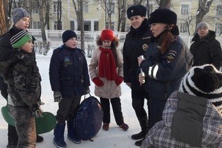 Сотрудники ГИБДД в новогодние праздники провели профилактические мероприятия в ледовых городках Орджоникидзевского района