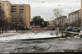 Ждали, когда выпадет снег: один из главных перекрестков Эльмаша пообещали открыть к концу октября