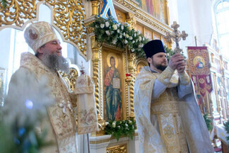 Митрополит Евгений совершил Божественную литургию в храме Рождества Христова на Уралмаше