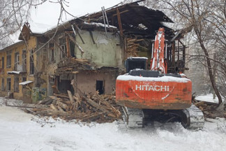 В Орджоникидзевском районе продолжается снос аварийных домов