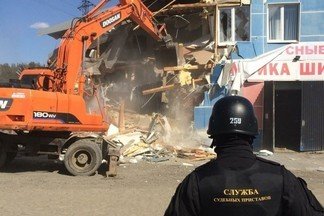 В Орджоникидзевском разрушили автосервис, шиномонтаж и автомойку