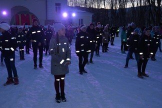 Сотни школьников Орджоникидзевского района стали участниками флешмоба «Засветись»