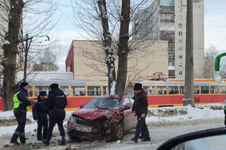 Видео ДТП с полицейским УАЗом, который столкнулся лоб в лоб с легковушкой