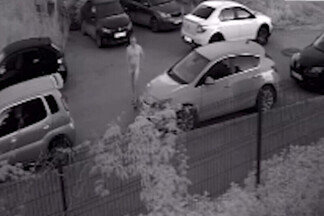 Силовики в Екатеринбурге нашли извращенца, который голым преследовал девушек на машине