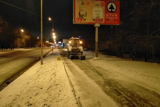 Службы благоустройства района за сутки использовали 28 тонн противогололёдных материалов