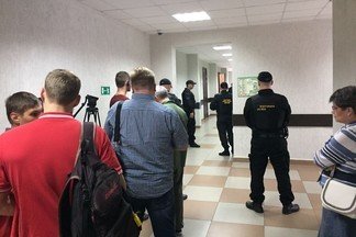 В Екатеринбурге директору автосервиса и его сыну, напавшим на журналистов, дали 4 года колонии на двоих