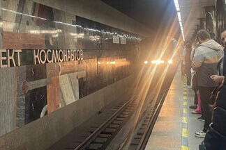 На станции метро «Проспект Космонавтов» пассажирка упала на рельсы