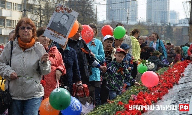 Праздничный митинг на площади Первой Пятилетки, фото № 1